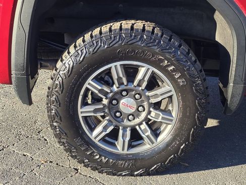 Used 2024 GMC Sierra 1500 AT4 w/ Technology Package image 9