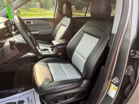 Used 2023 Ford Explorer XLT w/ Equipment Group 202A image 10