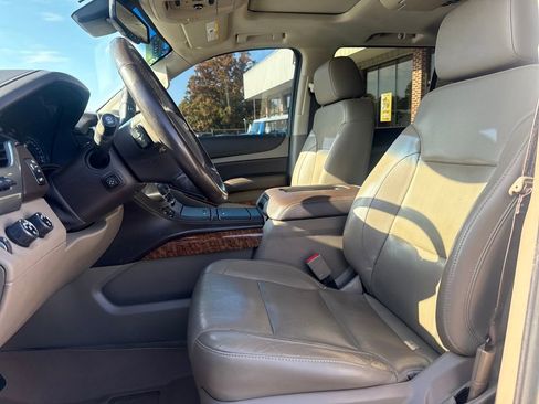 Used 2018 Chevrolet Suburban Premier image 11