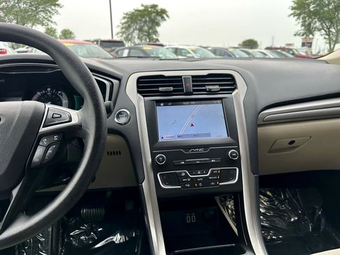 Used 2019 Ford Fusion SE image 14