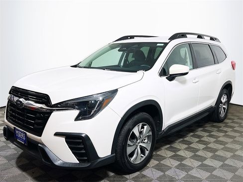 Used 2024 Subaru Ascent Premium w/ Convenience Package image 4