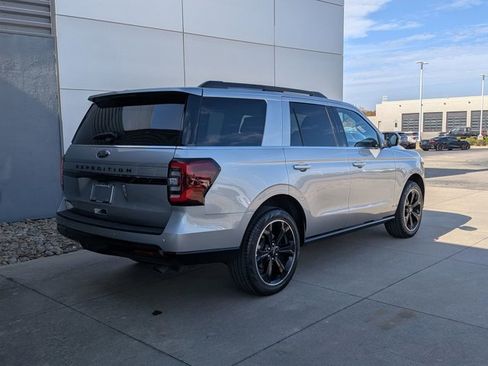 Certified 2024 Ford Expedition Limited image 4