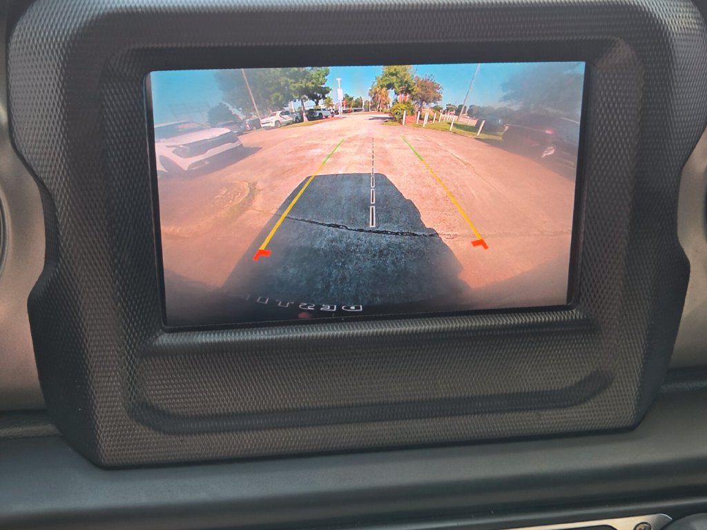 Used 2023 Jeep Wrangler Unlimited AWD/4WD image 16