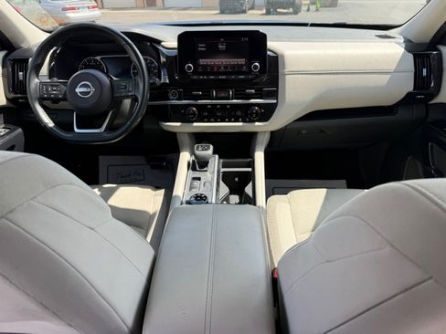 Used 2022 Nissan Pathfinder SV AWD/4WD image 9