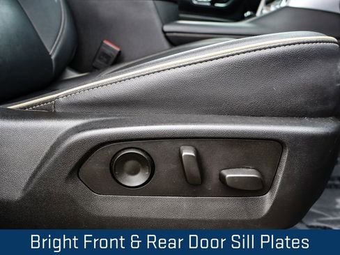 Used 2023 GMC Yukon SLT image 16