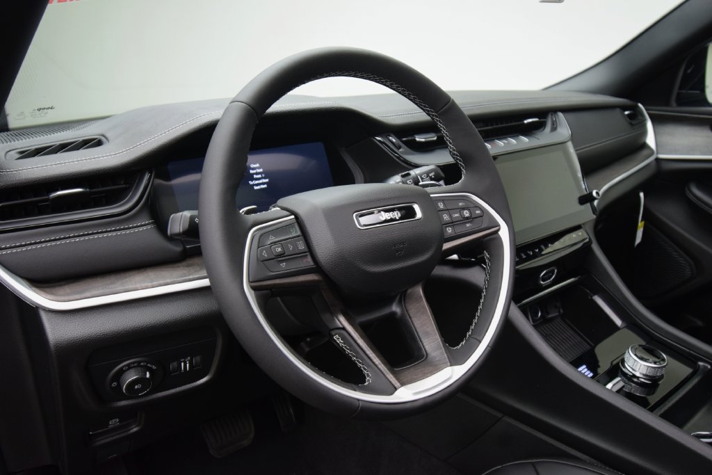 New 2027 Jeep Grand Cherokee Limited AWD/4WD image 35
