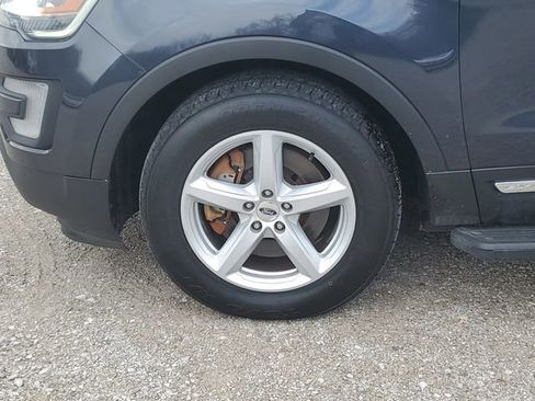 Used 2017 Ford Explorer XLT image 8