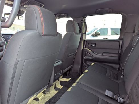 Used 2023 Nissan Frontier PRO-4X w/ Pro Convenience Package AWD/4WD image 31