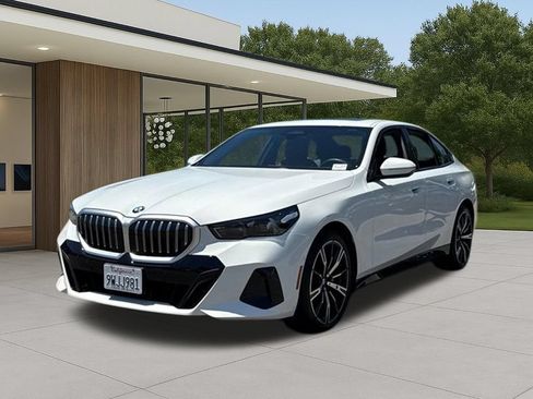 Used 2026 BMW 530i w/ M Sport Package RWD image 2