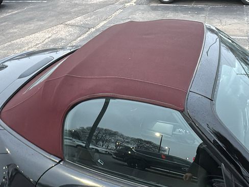 Used 2018 MAZDA MX-5 Miata Club image 2