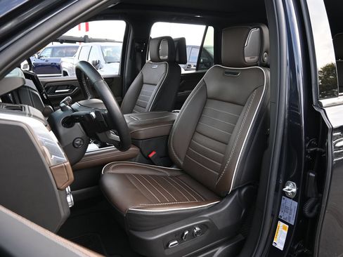 Used 2025 GMC Yukon Denali Ultimate AWD/4WD image 18