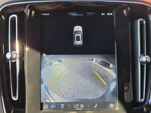 Used 2023 Volvo XC40 Recharge Ultimate image 31