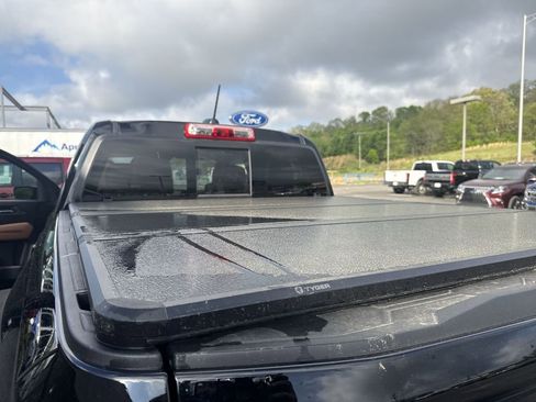 Used 2024 GMC Canyon AT4 w/ AT4 Premium Package image 39