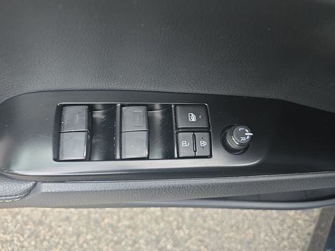 Used 2025 Toyota Camry XLE FWD image 25