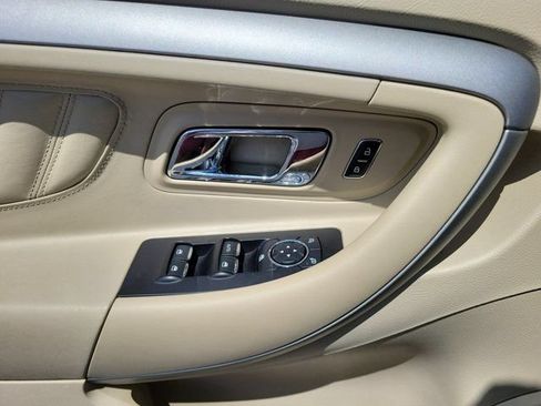 Used 2014 Ford Taurus SE FWD image 13