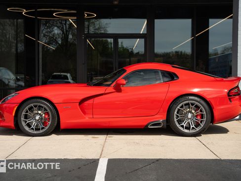 Used 2013 SRT Viper GTS w/ GTS Laguna Interior Pkg image 7