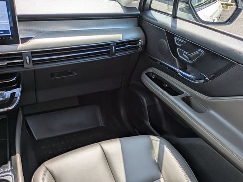 Certified 2023 Lincoln Corsair FWD image 17