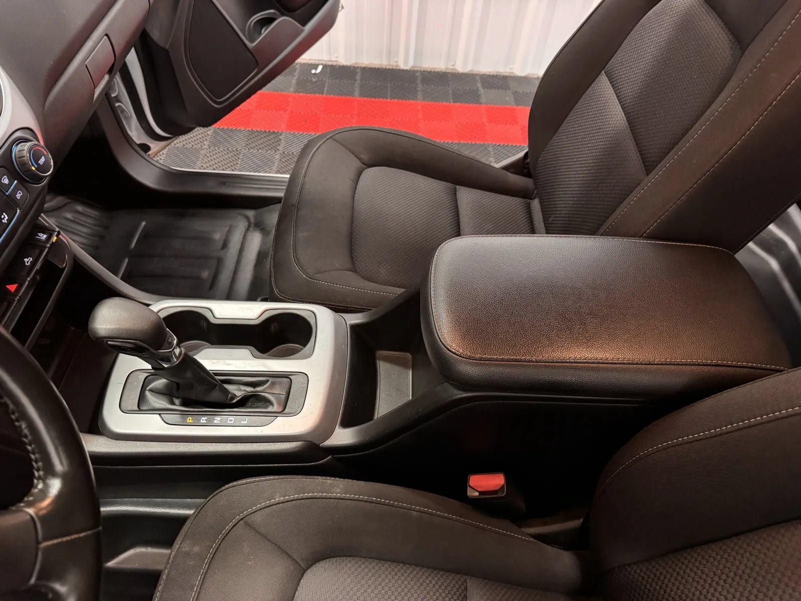Used 2022 Chevrolet Colorado LT w/ Fleet Safety Package AWD/4WD image 32