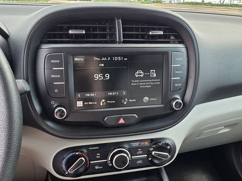 Used 2025 Kia Soul LX w/ LX Technology Package FWD image 15
