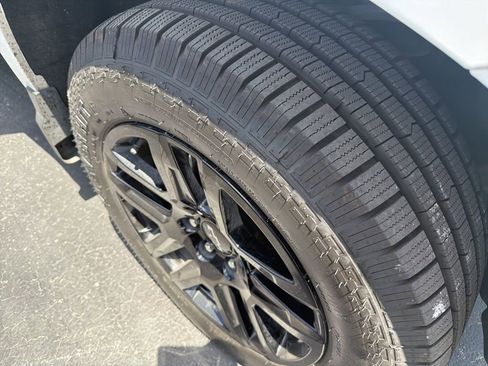 Used 2024 Chevrolet Silverado 1500 Custom image 4