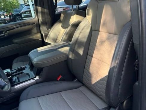 Used 2023 Chevrolet Silverado 1500 ZR2 w/ Technology Package AWD/4WD image 13