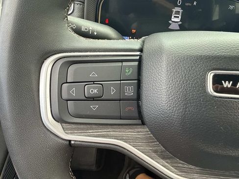 Used 2024 Jeep Wagoneer Series III AWD/4WD image 37