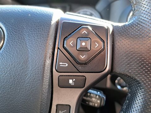 Used 2019 Toyota Tacoma TRD Sport image 21