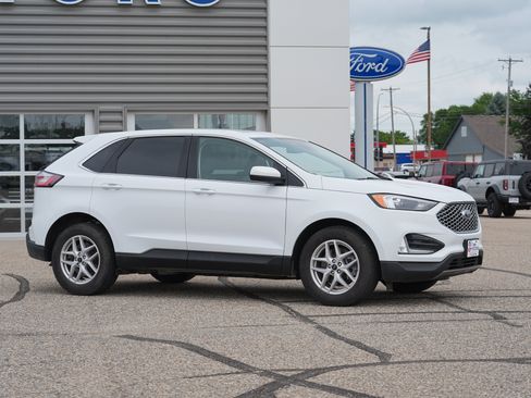 Used 2024 Ford Edge SEL w/ Convenience Package AWD/4WD image 2