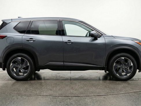 Used 2025 Nissan Rogue SV AWD/4WD image 11