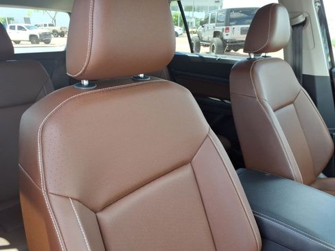 Certified 2021 Volkswagen Atlas SE image 11