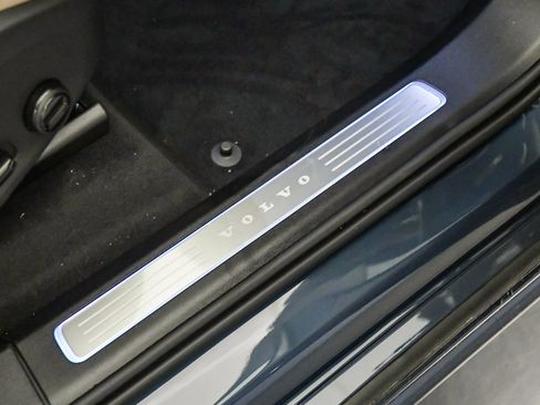 New 2026 Volvo XC90 B6 Plus w/ Protection Package Premier AWD/4WD image 18