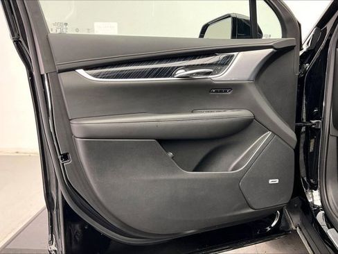 Used 2025 Cadillac XT6 Premium Luxury image 25