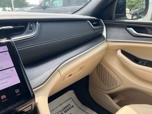 Certified 2023 Jeep Grand Cherokee Limited AWD/4WD image 19