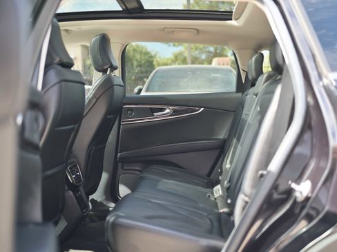 Used 2021 Lincoln Nautilus Reserve w/ Monochromatic Package image 13