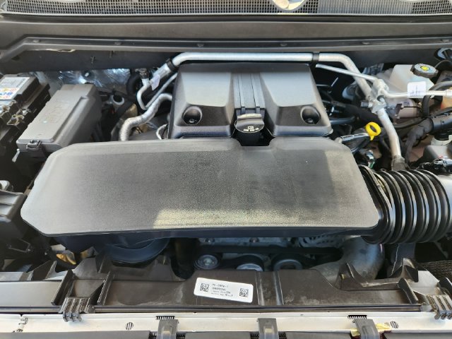 Used 2024 Chevrolet Colorado ZR2 w/ Safety Package AWD/4WD image 30