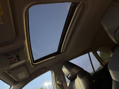 Used 2021 Toyota RAV4 XLE Premium image 24