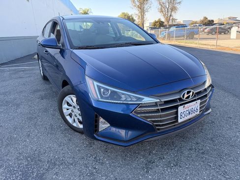 Used 2020 Hyundai Elantra SE FWD image 4