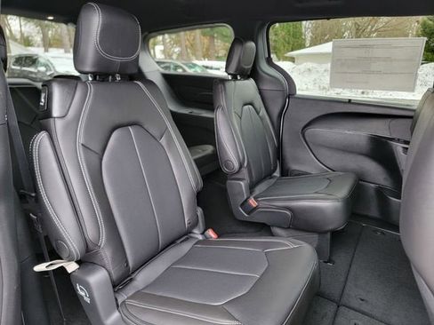 New 2026 Chrysler Pacifica Select w/ S Appearance Package AWD/4WD image 23