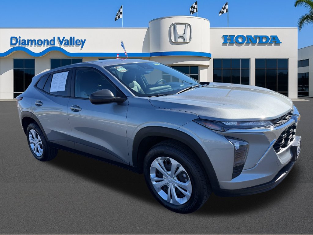 Used 2025 Chevrolet Trax LS FWD 360° Tour