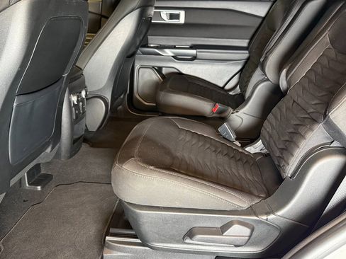 Used 2020 Ford Explorer XLT image 21