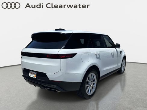 Used 2025 Land Rover Range Rover Sport SE AWD/4WD image 4