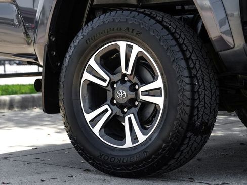 Used 2019 Toyota Tacoma TRD Sport w/ Technology Package image 63