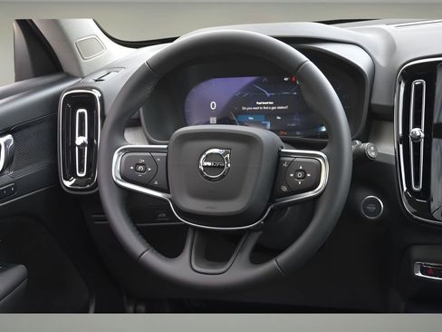 Certified 2025 Volvo XC40 B5 Core w/ Protection Package Premier image 15