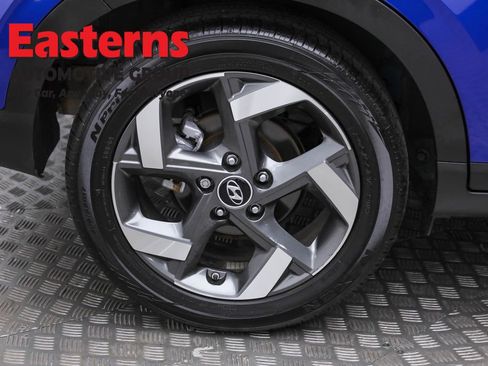 Used 2024 Hyundai Venue Limited image 31