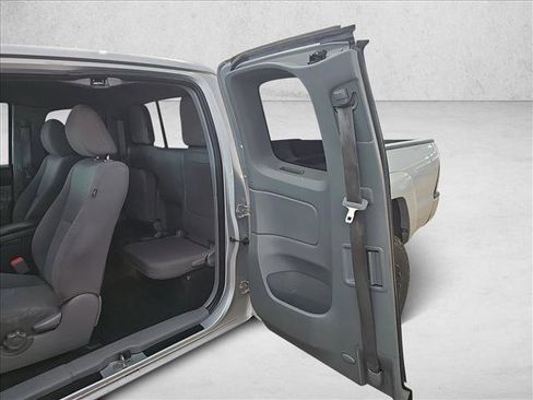 Used 2013 Toyota Tacoma 4x4 Access Cab V6 w/ SR5 Pkg image 11