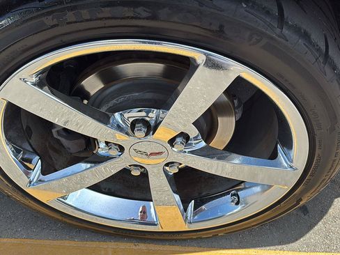 Used 2010 Chevrolet Corvette Coupe w/ Preferred Equipment Group RWD image 11
