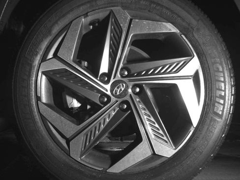 Used 2023 Hyundai Tucson Limited image 11