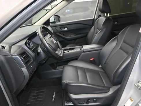 Used 2025 Nissan Rogue SV w/ SV Premium Package FWD image 20