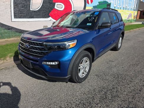 Used 2020 Ford Explorer XLT w/ Equipment Group 202A AWD/4WD image 2
