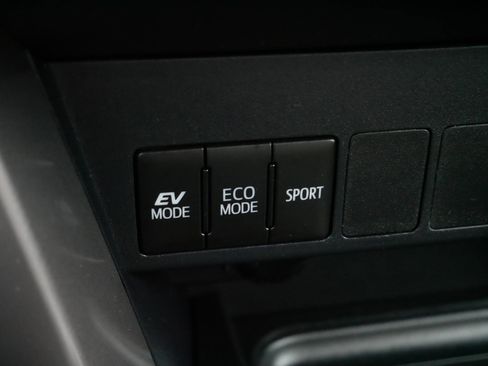 Used 2018 Toyota RAV4 LE image 28